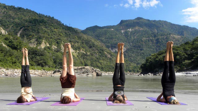 Yoga en las afueras de Rishikesh