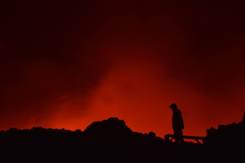 El volcán ilumina la noche congoleña