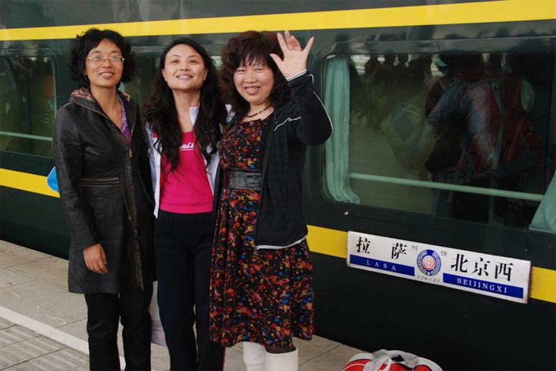 Despedida de mis compañeras de tren al llegar a Lhasa