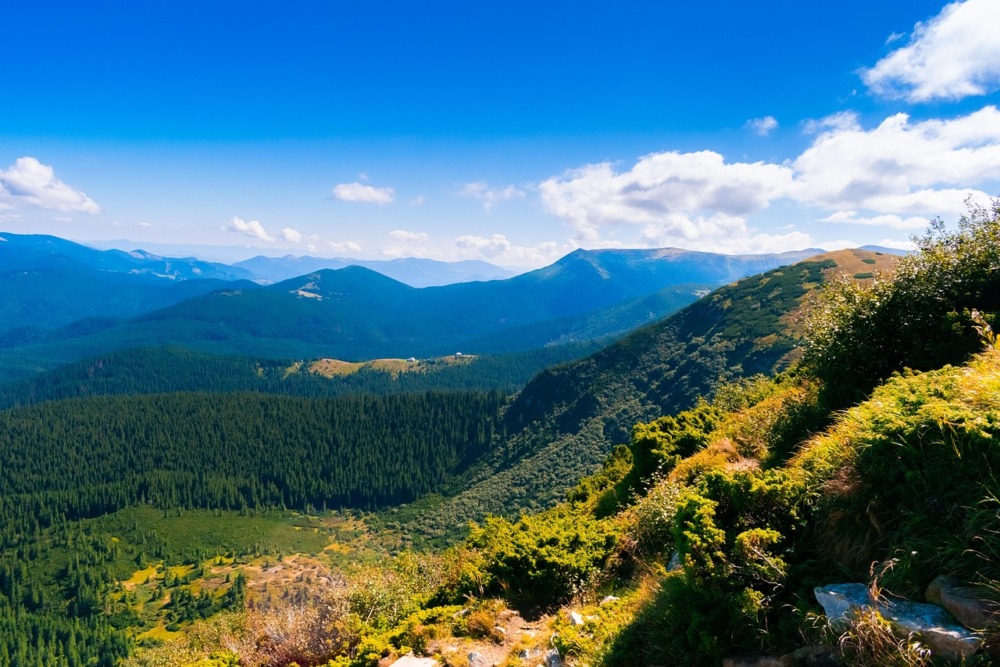 Paisaje natural de montaña en Rumania