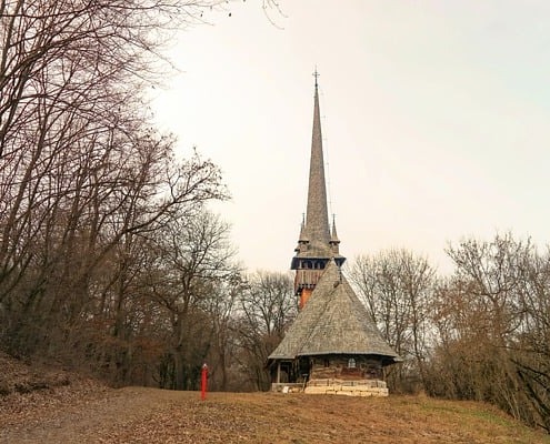 que-ver-en-rumania-ruta-por-lugares-misteriosos-y-leyendas-iglesia