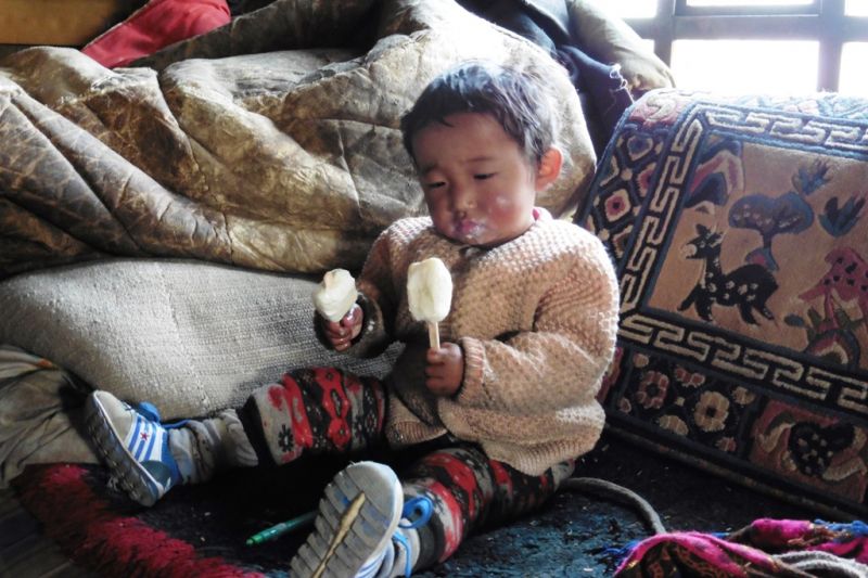 Foto de Ruta por De Pekín, cruzando Tibet hasta Katmandú bebe tibetano