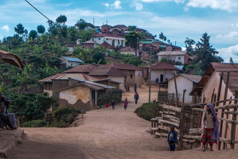 Foto de Ruta por El corazón de Africa Poblado en las Montañas Ushumbara