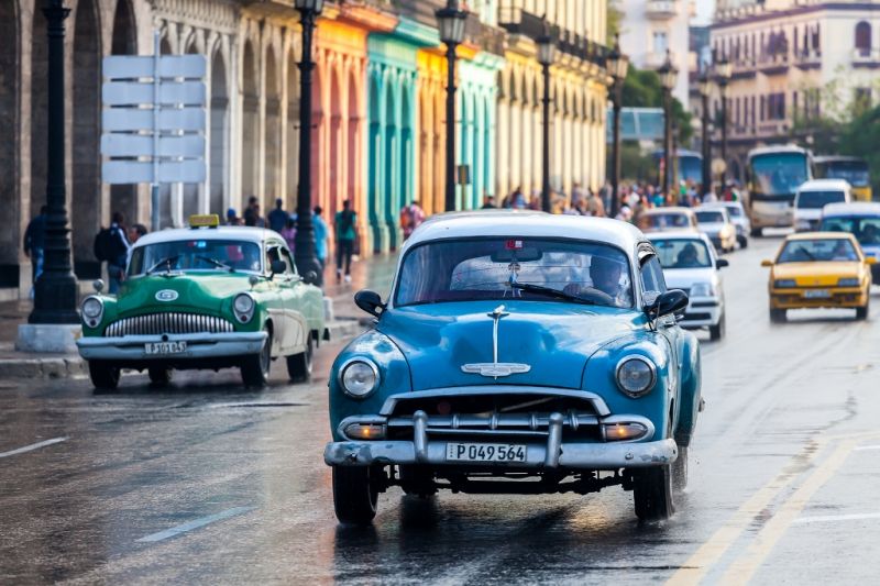 Foto de Ruta por En coche por el Caribe Coches clásicos por el Malecón