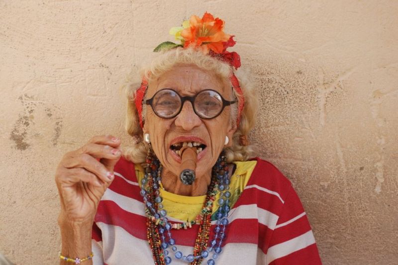 Foto de Ruta por En coche por el Caribe Mujer de La Habana vieja
