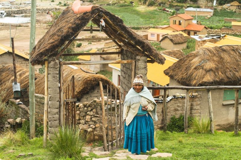 Foto de Ruta por La perla andina Mujer aymara en su aldea