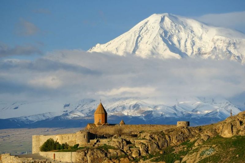 Foto de Ruta por La ruta de los monasterios Monasterio de Khor Virap con el monte Ararat al fondo