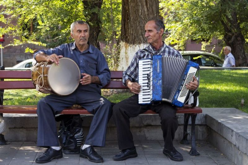 Foto de Ruta por La ruta de los monasterios Hombres tocando