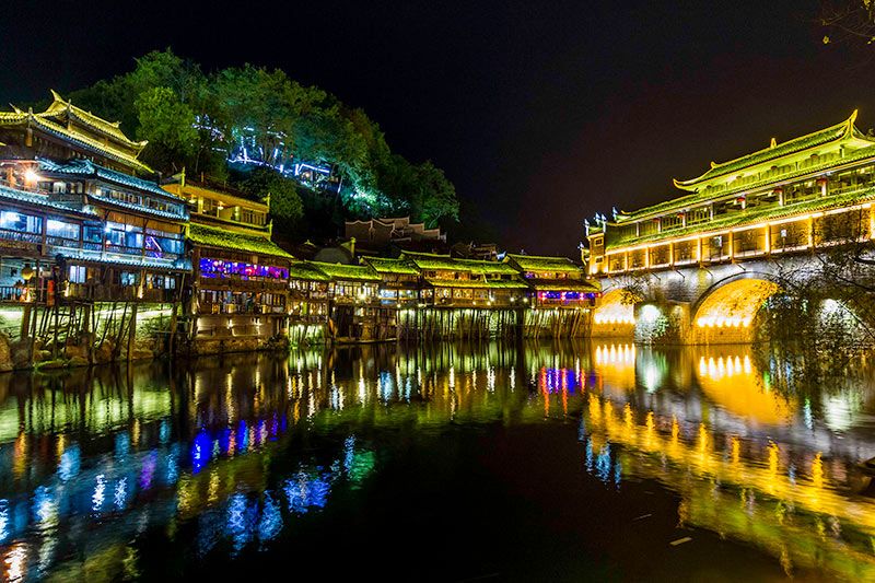 Foto de Ruta por Paisajes desde Shanghai a Hong Kong Imagen de Fenghuang de noche