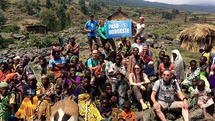 Visitando un proyecto de pigmeos en Uganda