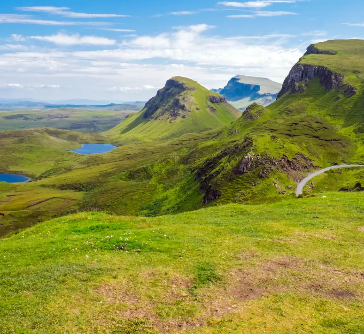 Green-landscape-on-the-Isle-of-Sky_BAJA
