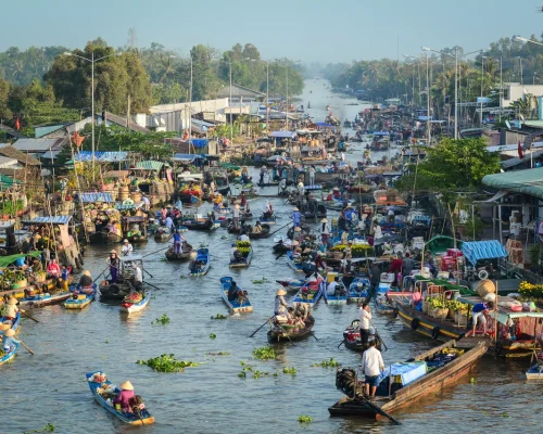 bigstock-Floating-Market-In-Mekong-Delt-201355141_baja