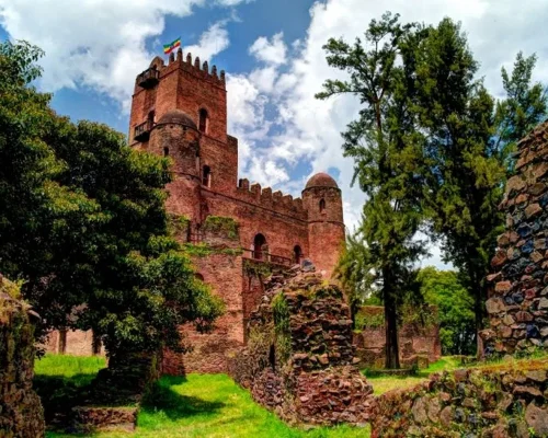 foto_de_ruta_por_las_tribus_del_valle_del_omo_castillo_al_fondo_3_BAJA