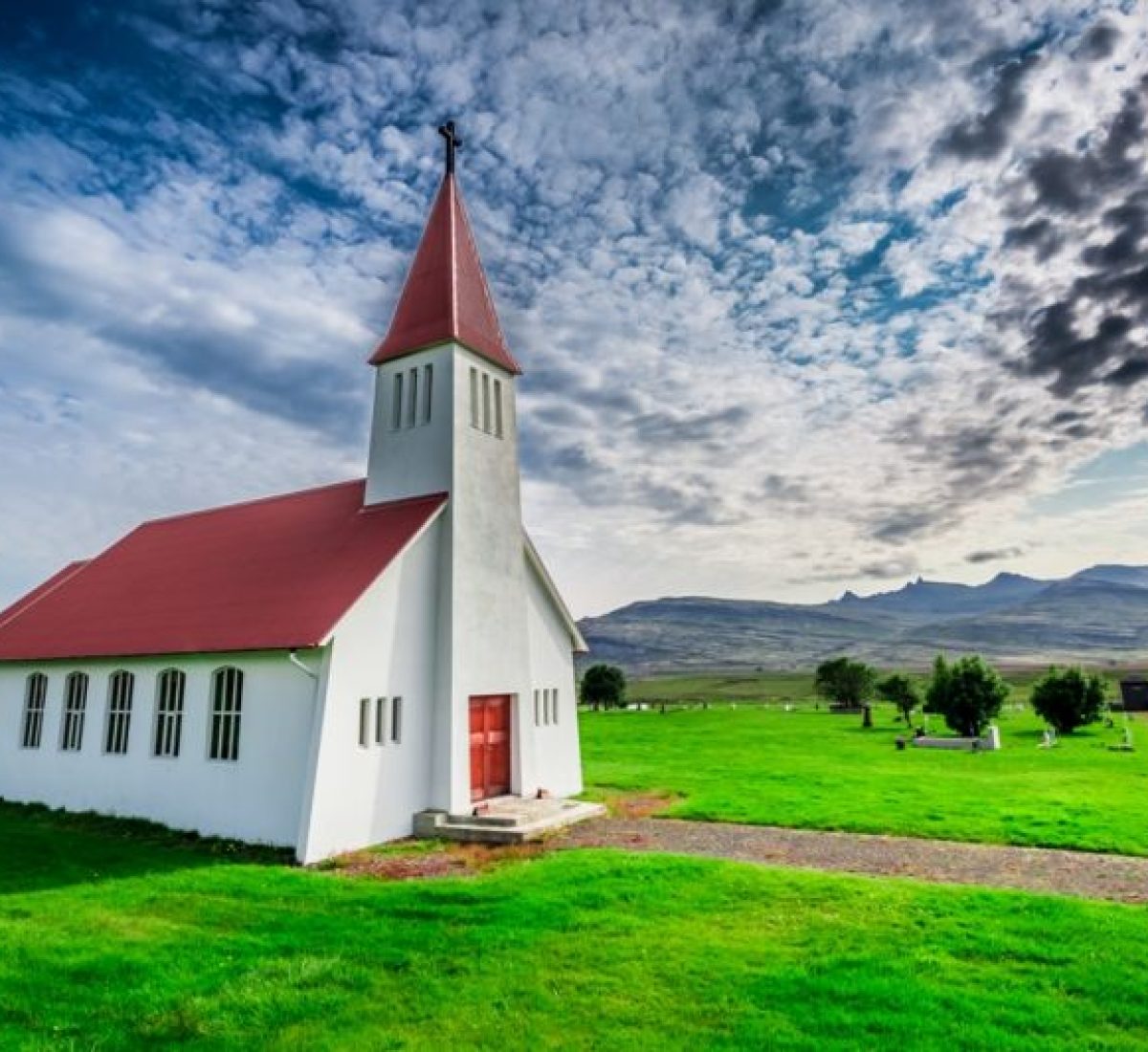 foto_de_ruta_por_naturaleza_artica_church_in_mountain_1